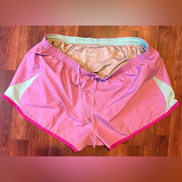Nike Women’s Running Shorts XL Purple Pink Athletic Lightweight - Picture 6 of 7